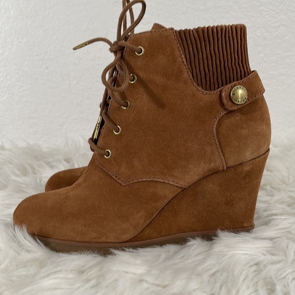 MICHAEL Michael Kors Carrigan Wedge Closed Toe Lace Up Ankle Booties Size 6 - Picture 3 of 11